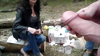 יופי גמיש הוא אימון לשבת על החוט ממש על הפין של החבר. סרטי סקס חינם לצפייה ישירה