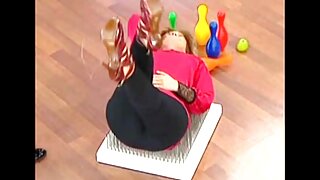דפוק סרטי סקס חינם אמהות אמא שמנה עם חזה טבעי גדול על הרצפה.