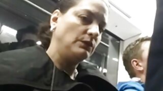 ברונטית עליזה חגגה את יום הולדתה ה-18 עם המין האנאלי סרטי סכס חינם הראשון בחייה.