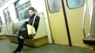 פורנו תוצרת בית עם סרטי אונס חינם אישה אתלטית בכושר עירום.